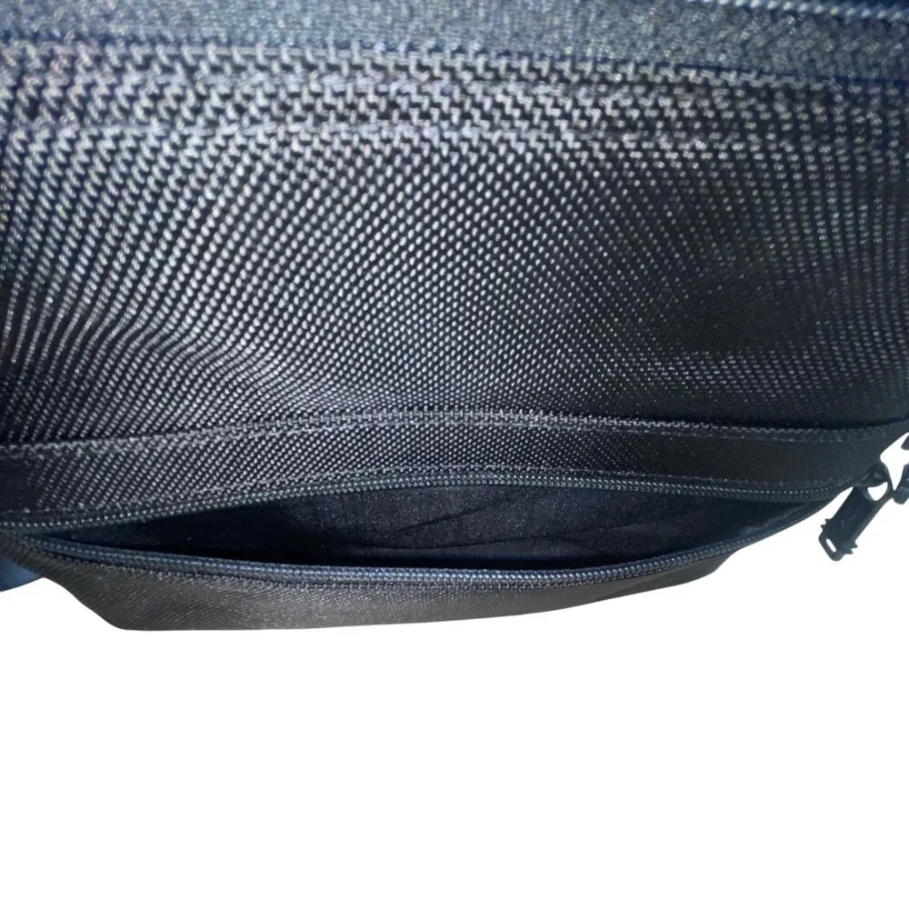 Tumi Mens Black Nylon Adjustable Strap With Zippered Pockets Messenger Bag
